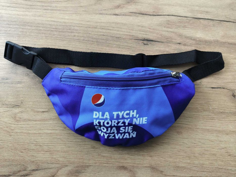 Niebieska saszetka nerka