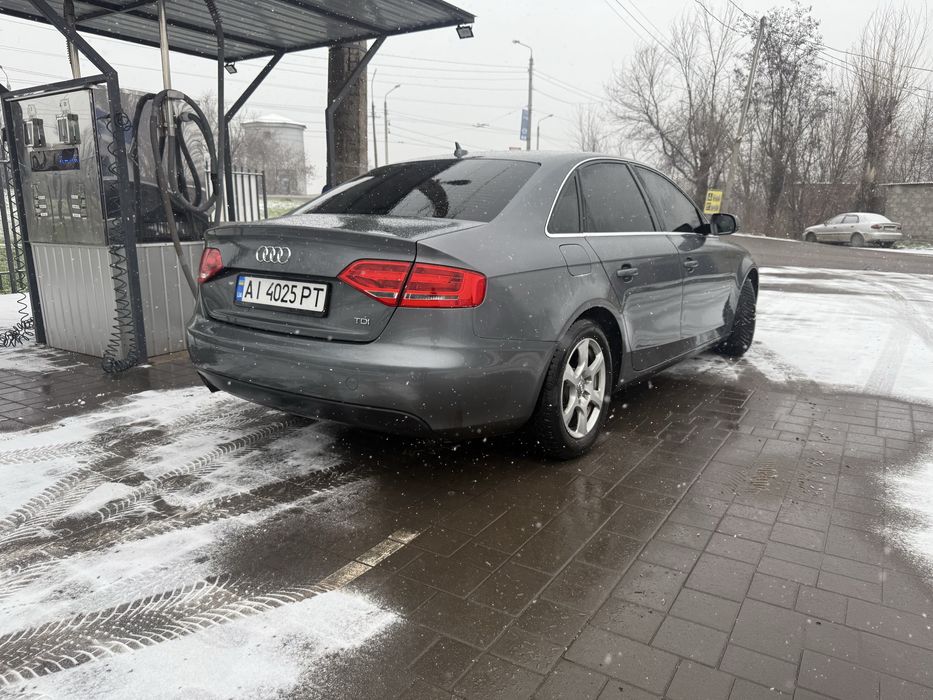 Продам свою АУДИ а4 б8/AUDI A4 2011/ 2.0 TDI