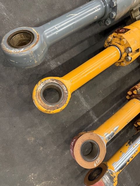 Liebherr r 974 c siłownik hydrauliczny