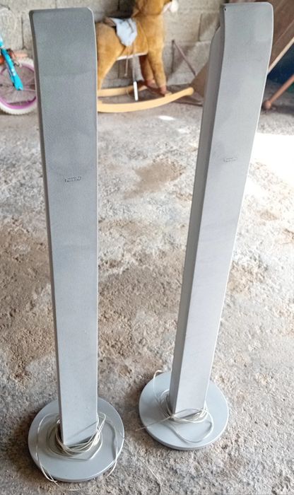 Colunas de chão marca Philips