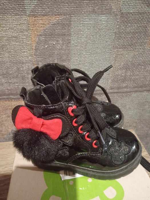 Продам ботиночки на девочку 23 размер