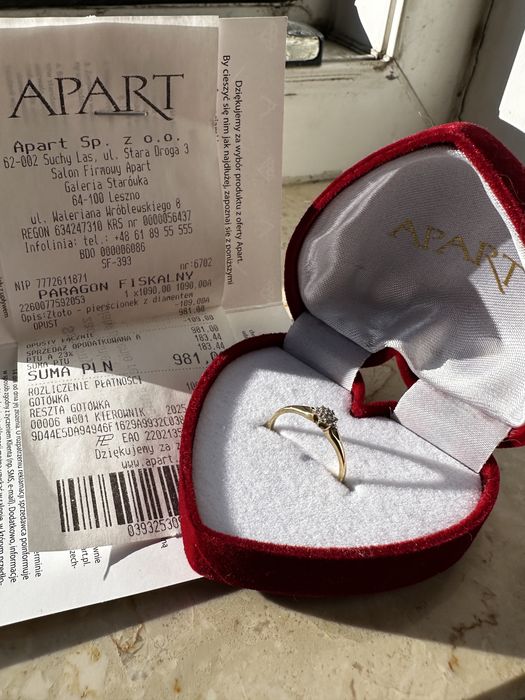 Zloty pierscionek z diamentami Apart