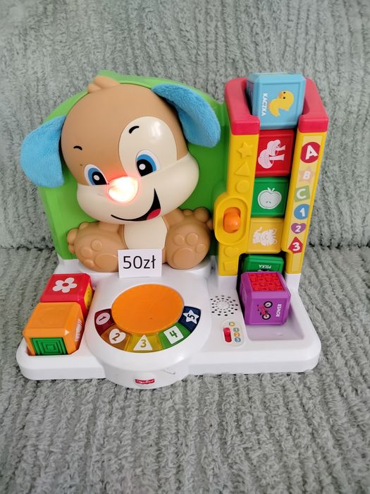 Edukacyjna stacja,szczeniaczek uczniaczek