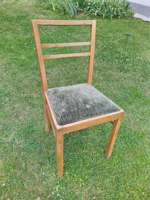Drewniane krzesło do renowacji prl