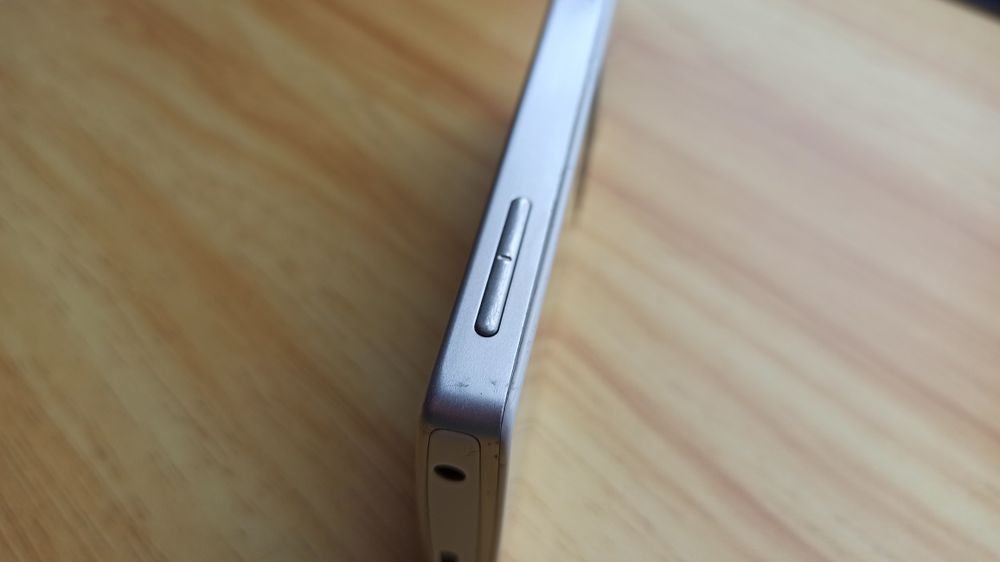 Телефон кнопочный на 2 сим карты Nokia 515