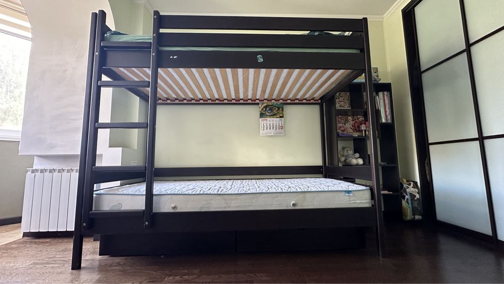 Двухъярусная деревянная кровать венге