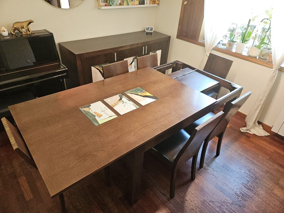 Mobiliário de sala (aparador, mesa, e cadeiras)