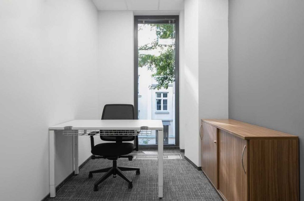 Wynajem biura w Warszawie:Prywatna 1-2 osobowa w Regus Solec