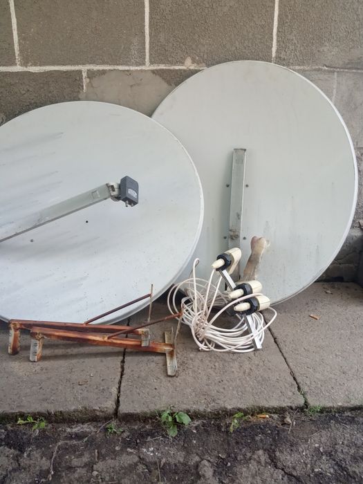 Антена супутникова