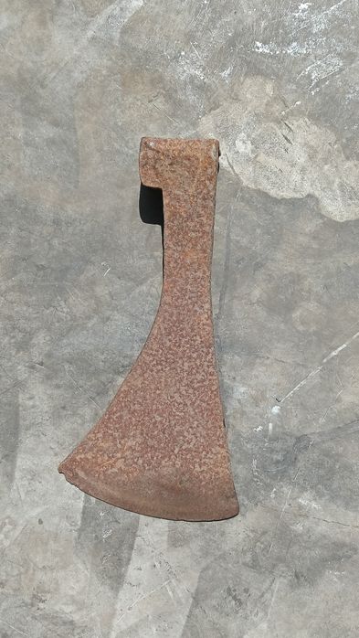 Cabeça de machado antigo