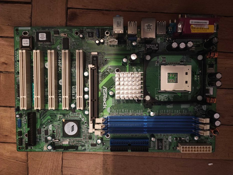 Retro komputer pentium 4 z dodatkami