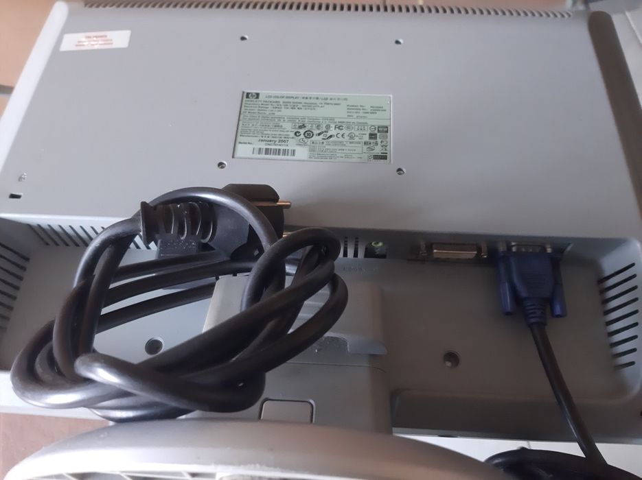 Monitor medio para computador hp  como novo442154112695685122