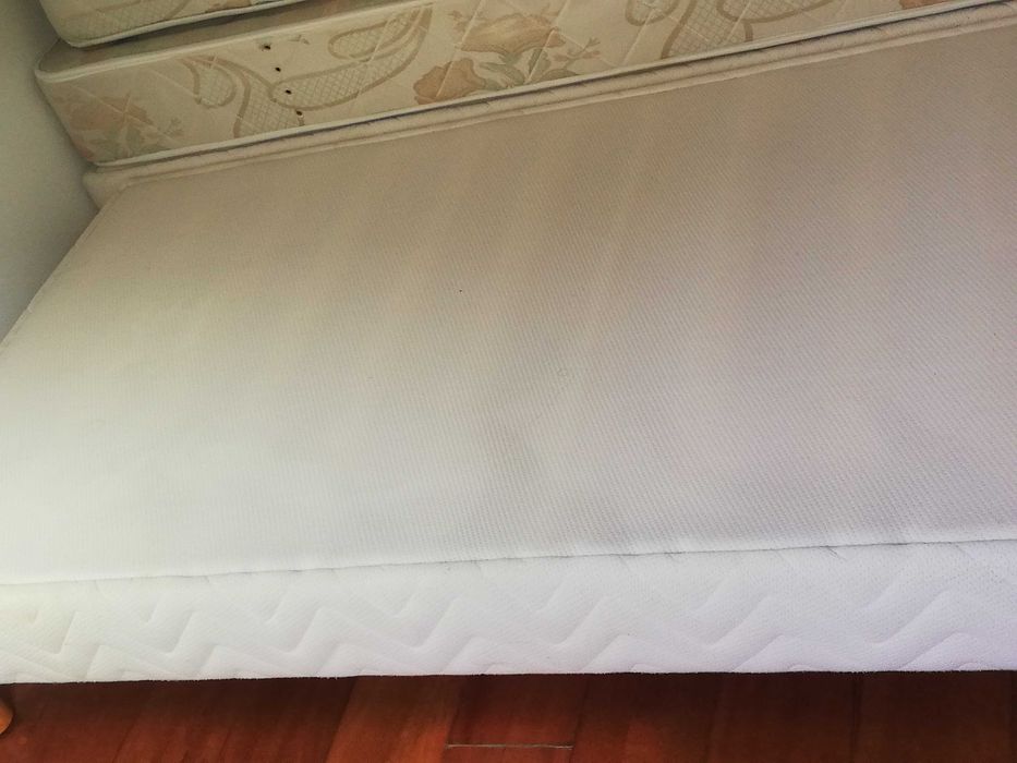 Estrados forrados com colchão (opção par c/ topper)