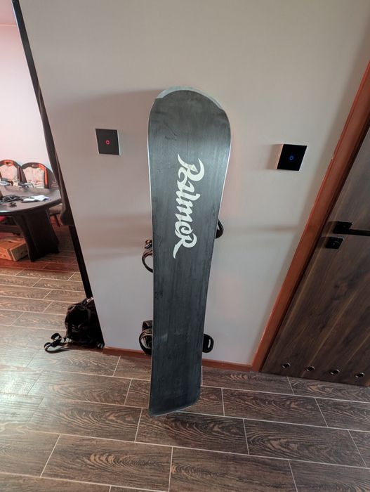Deska snowboardowa z wiązaniami
