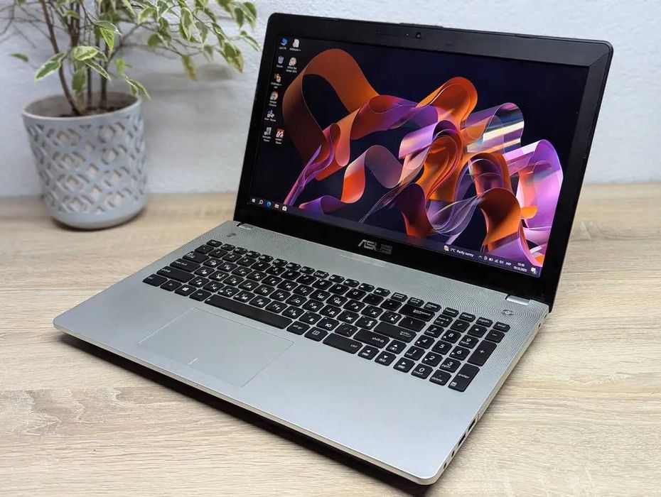 Asus N56VZ\15,6FHD\i7-3610QM\8GB DDR3\SSD128\GeForceGT650M 2GB