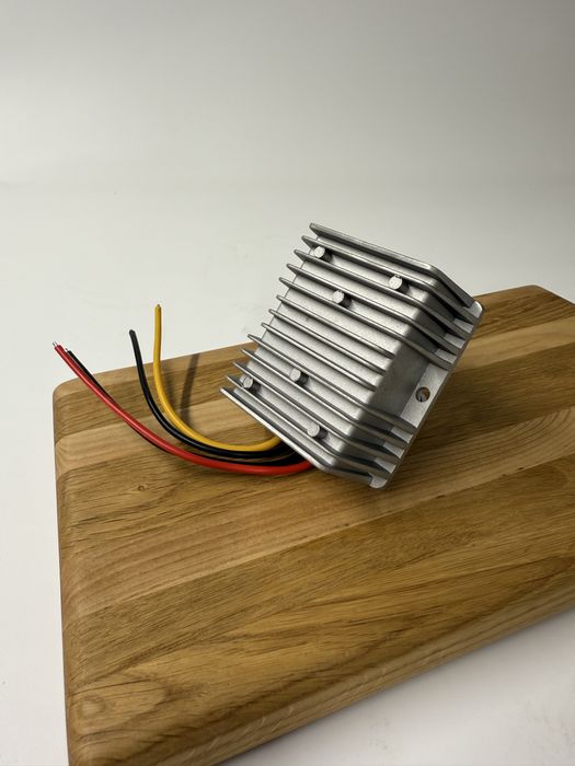 Герметичний якісний DC-DC понижаючий перетворювач 20-90v в 12v 15a