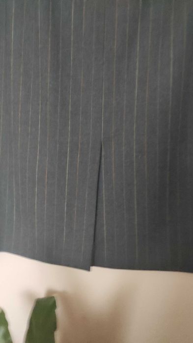 Elegancka spódnica Eugen Klein .97% wełna.