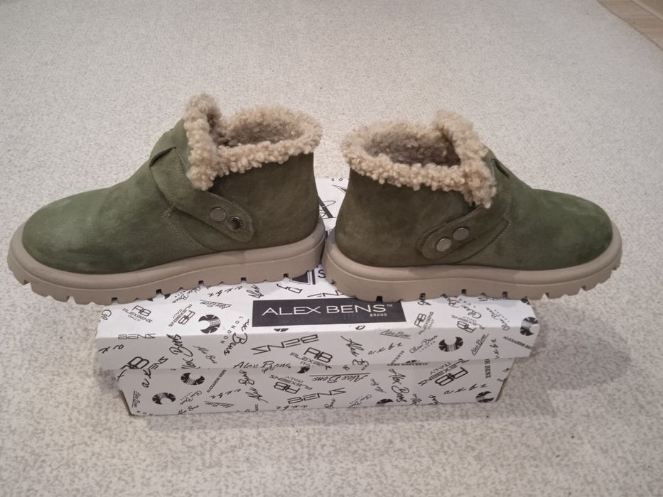 Уггі. Натуральна замша