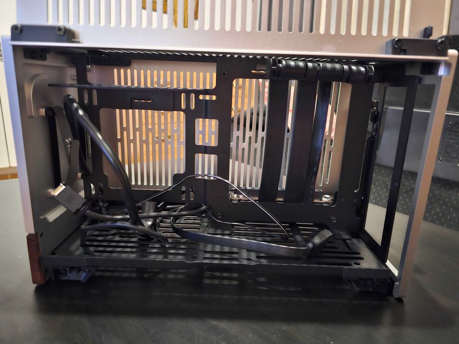 Caixa Mini-ITX Fractal Terra (Silver) - Como Nova (Com Garantia)64737897034497122