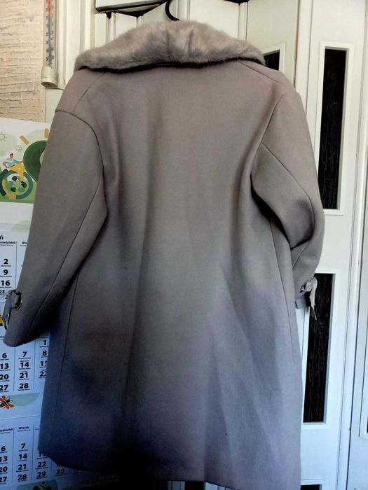 Piękny płaszczyk dla małej elegantki