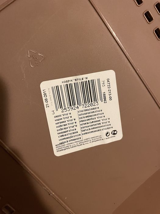 2 plecione plastkikowe koszyki