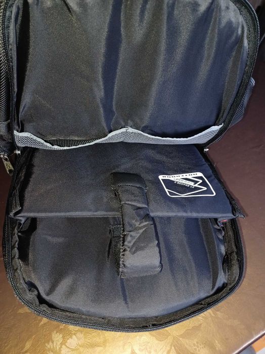 Mochila preta para transportar computador ou outros