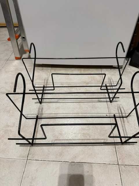 Suportes para floreira de janela