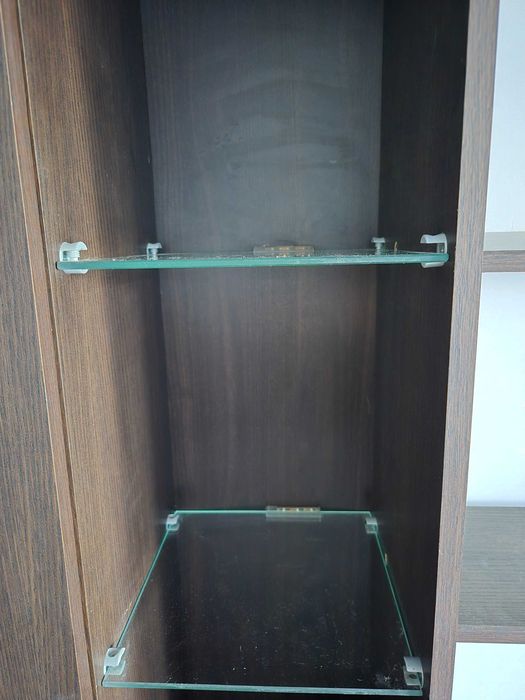 Witrynka wenge z oświetleniem