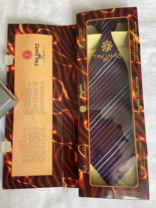Мужской галстук . Tom James .