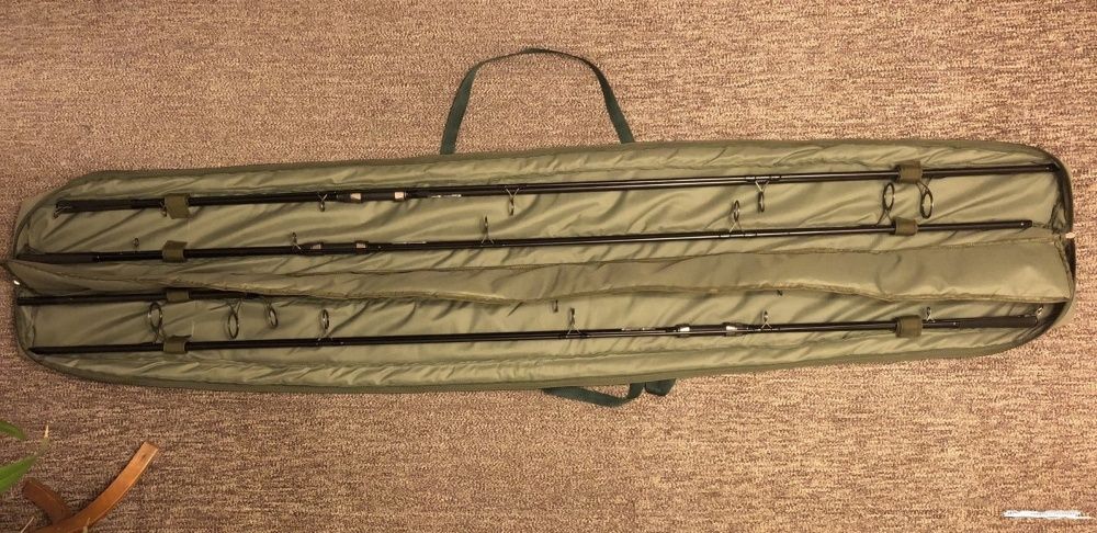 Чехол для карповых удилищ на 4 удилища без катушек.