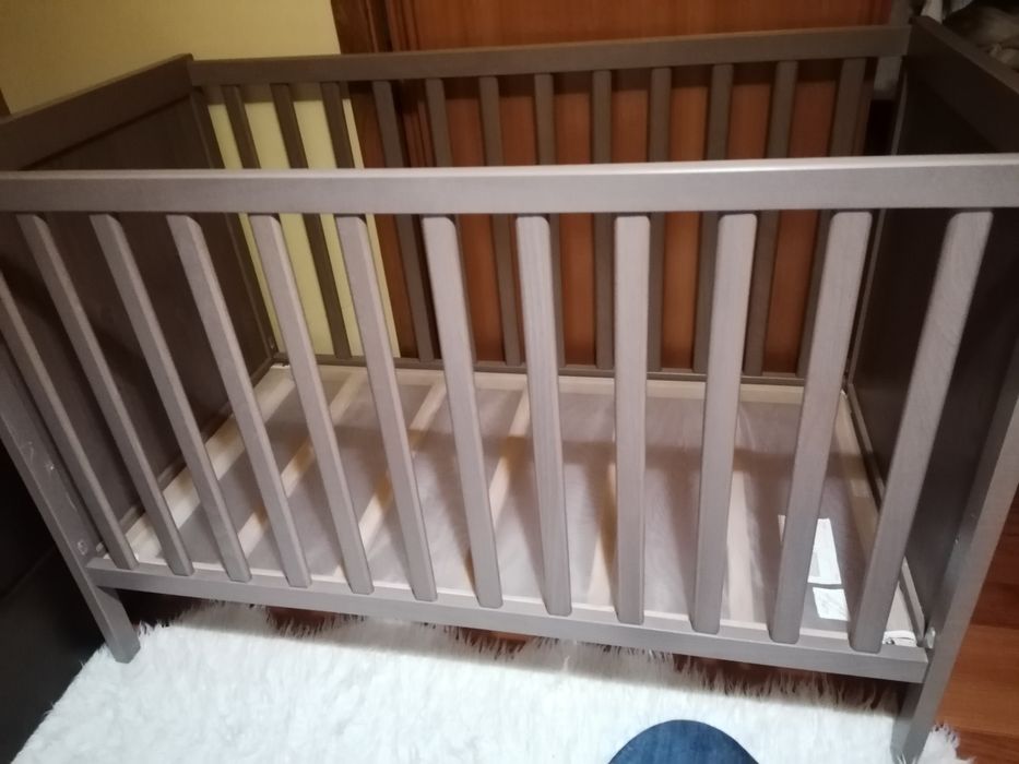 Berço de bebé usado