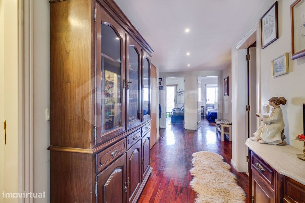 T4 com 209 m², vista 360º, sol todo o dia e garagem de 78 m² | Corroio