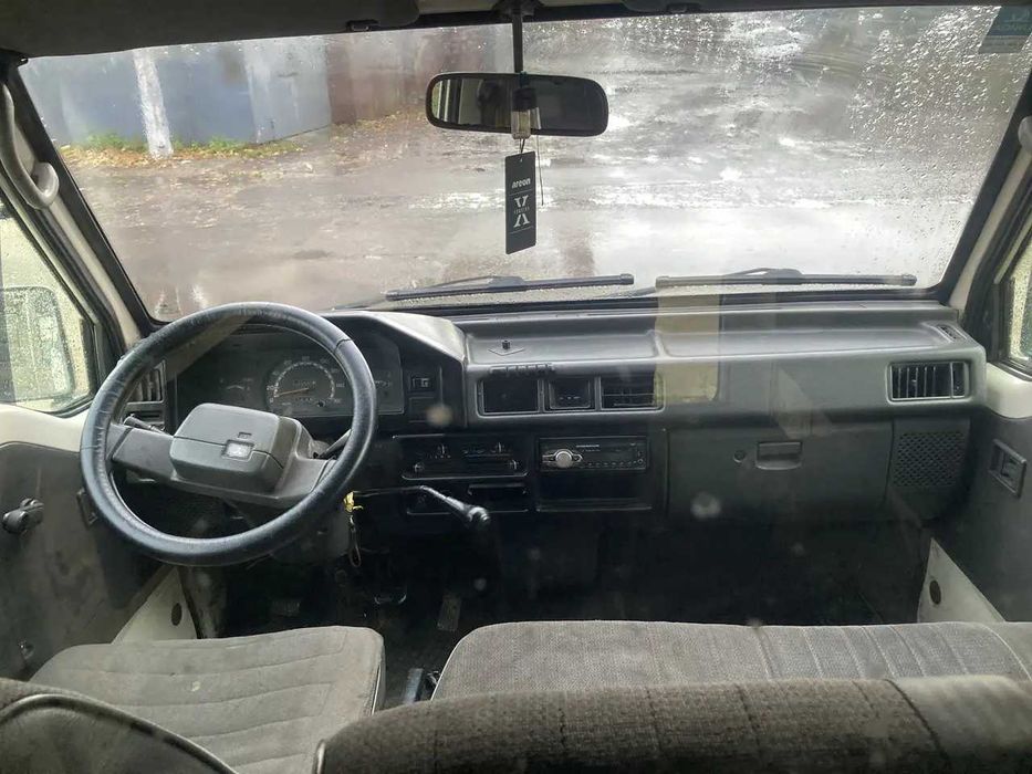 Міцубісі Л300 Mitsubishi L300 вантажопасажирський