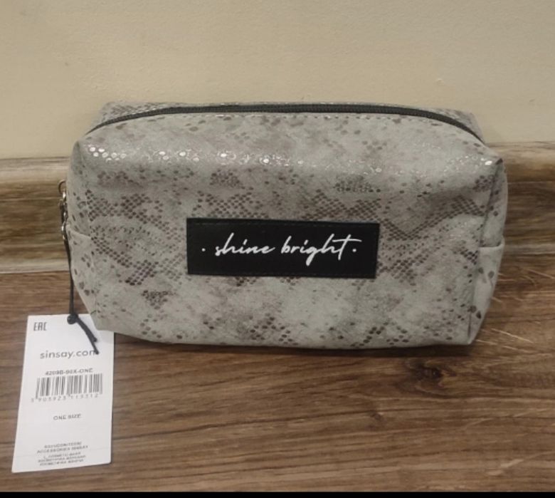 Śliczna nowa, z metką kosmetyczka Sinsay