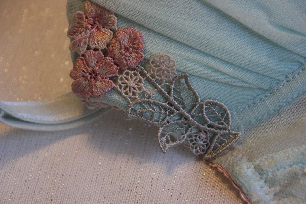 Komplet bielizny z haftem M