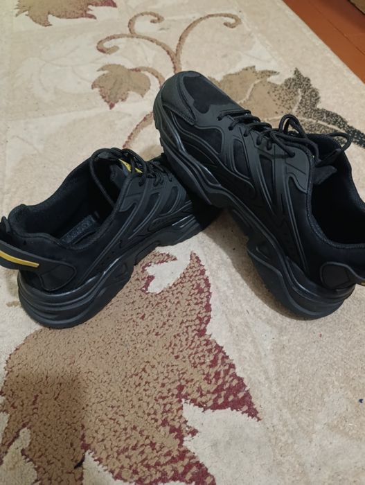 Чоловічі кросівки