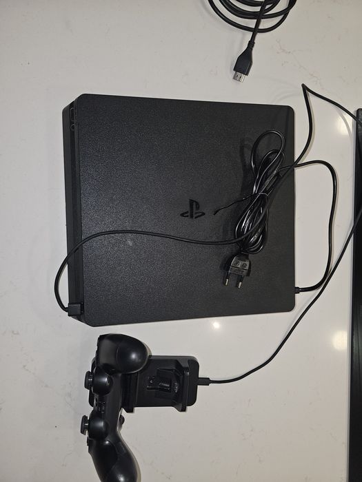 Ps4 Slim 1TB, com 1 comando