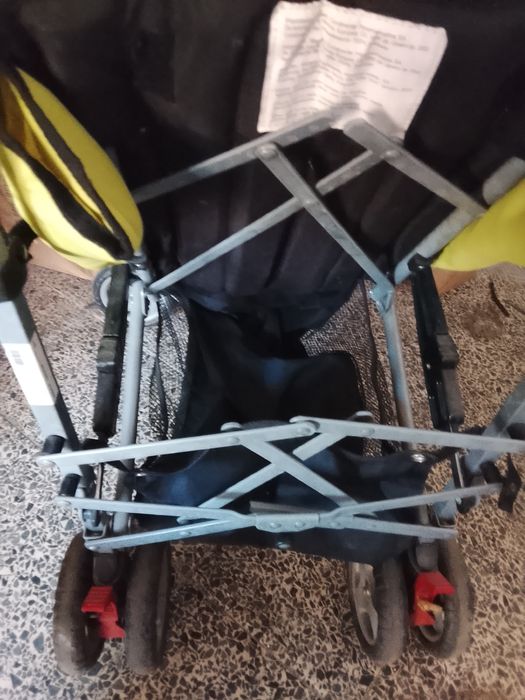 Carrinho de passeio de criança para dar  a quem precisar