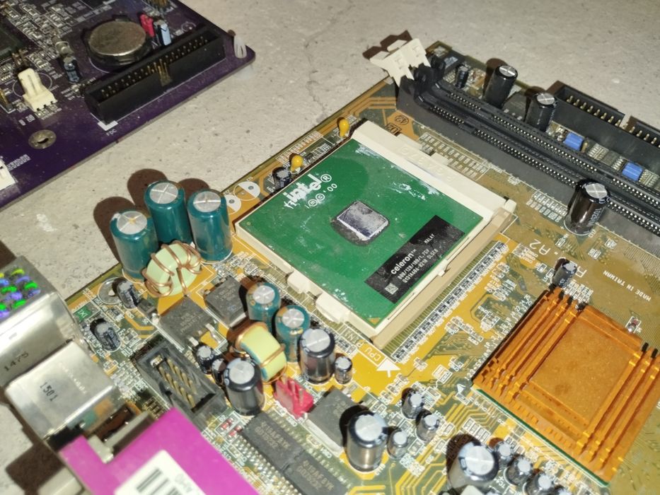 Zestaw części PC retro komputera Intel CELERON Ram płyta główna grafik