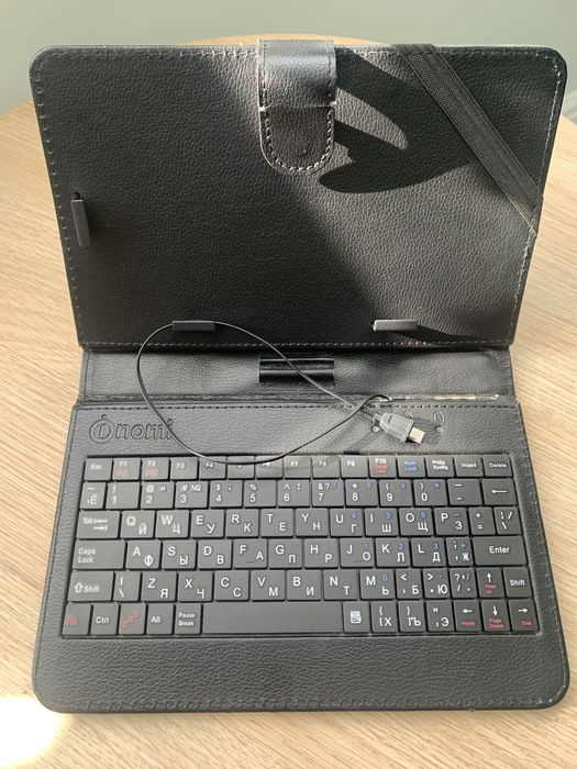 Чохол-клавіатура до планшета Nomi KS0700