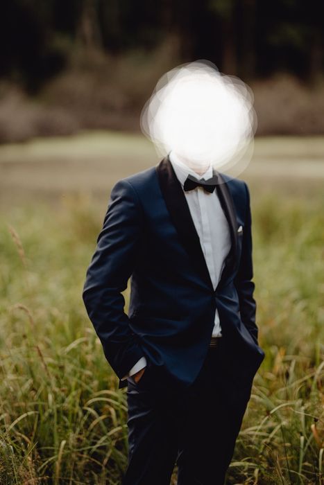 Granatowy smoking ślubny