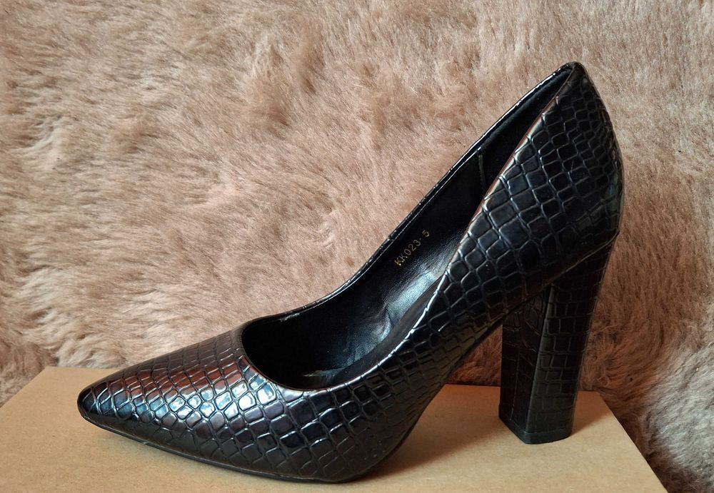 Туфлі(каблуки) жіночі
