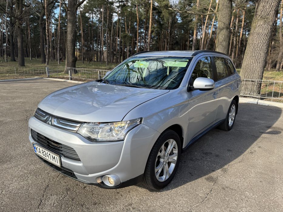 Офіційний Mitsubishi Outlander 2.4 газ/бензин Автомат , повний привід