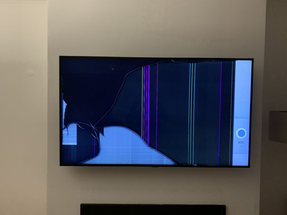 TV Samsung UE55RU7025KXXC  SmartTV 55" LED 4K UHD Ecrã Danificado