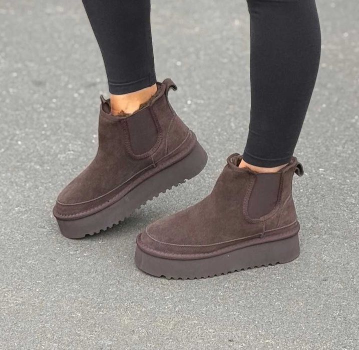 Женские зимние ботинки замшевые полусапожки коричневые на меху челси