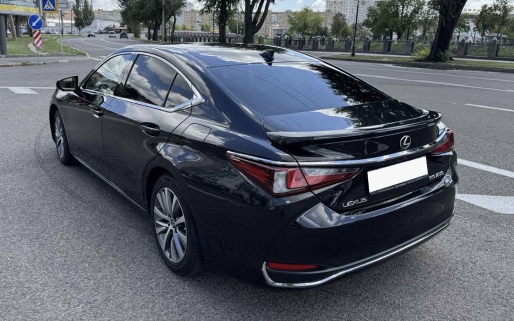 Продам автомобіль Lexus 250 (AT 207 к.с)