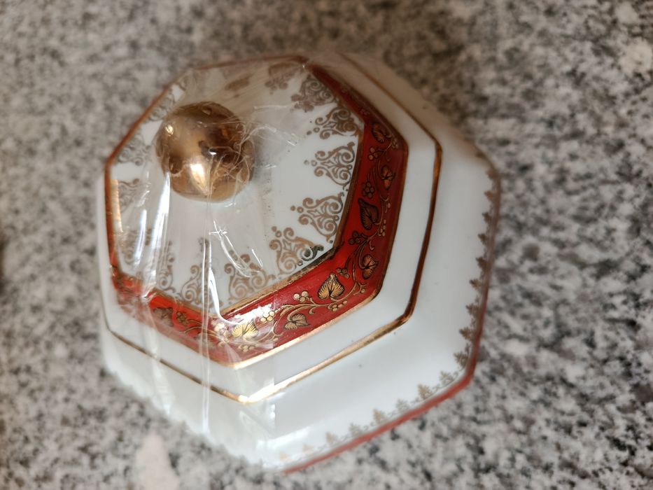 Peça em porcelana