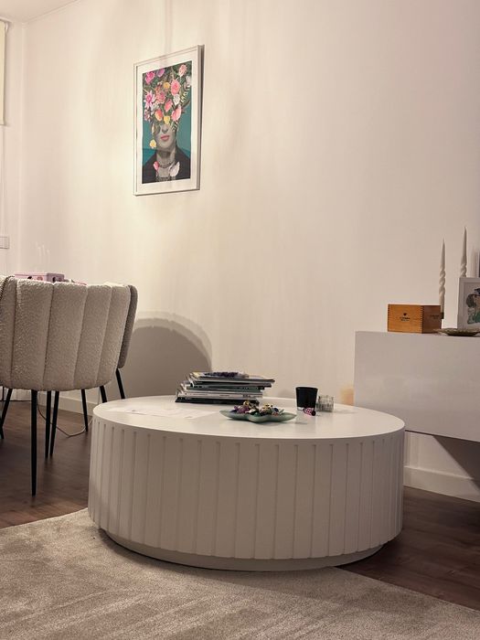 Matte White Lacquered Round Center Table64285349845634120