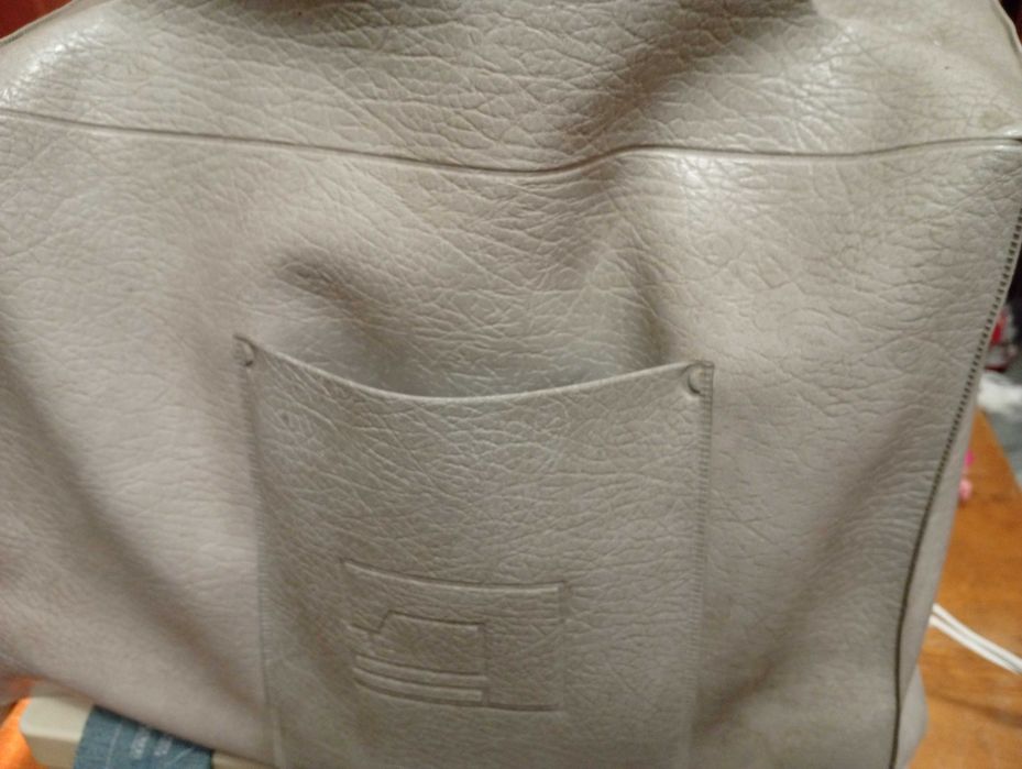 Електрична швейна машинка Верітас Фамула.