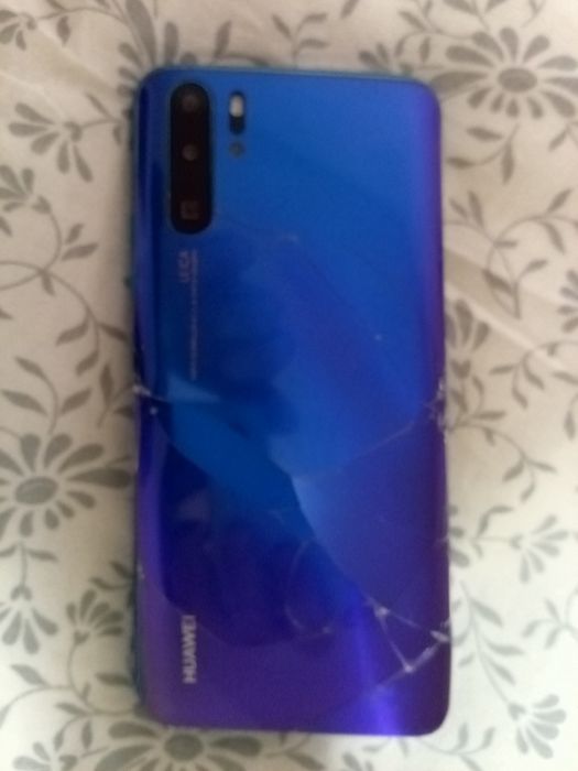 Телефон Хуавей под ремонт на разборку